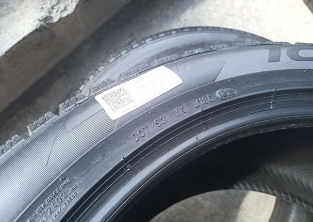 Pirelli Ice Zero 2 295/40 R21