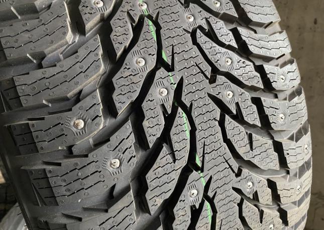 Nokian Tyres Hakkapeliitta 9 SUV 285/40 R22 110T