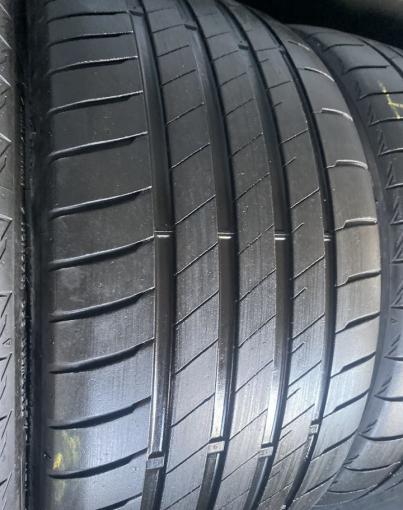 Bridgestone Potenza S005 235/35 R19