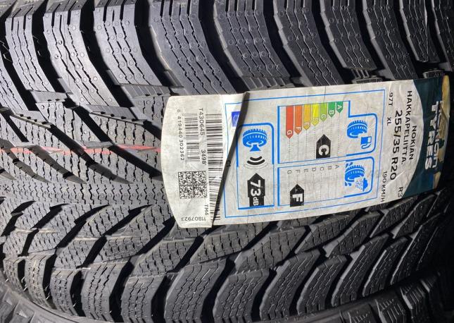 Nokian Tyres Hakkapeliitta R5 255/35 R20 97T