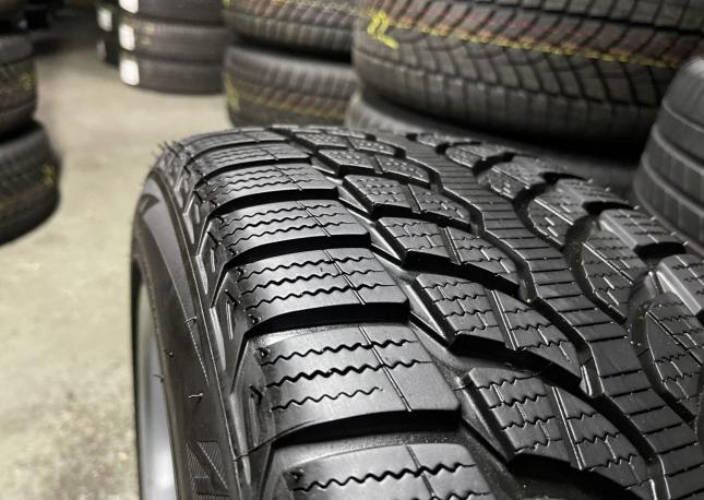 Bridgestone Blizzak LM-32 245/45 R19 102V