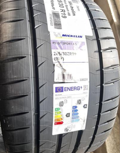 Michelin Pilot Sport 4 S 285/30 R19