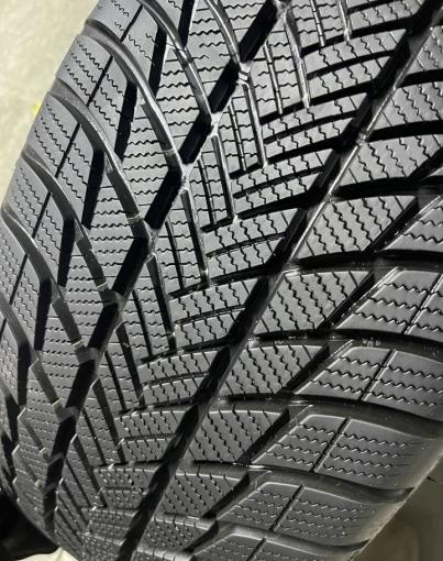 Bridgestone Blizzak LM-001 Evo 235/50 R19 99H