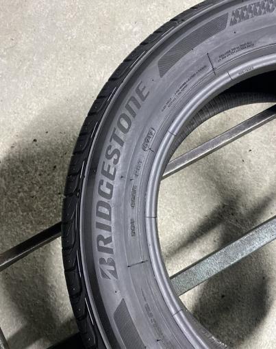 Bridgestone Turanza T001 215/60 R17