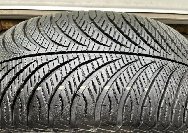 Goodyear Vector 4Seasons Gen-2 215/55 R17 94V