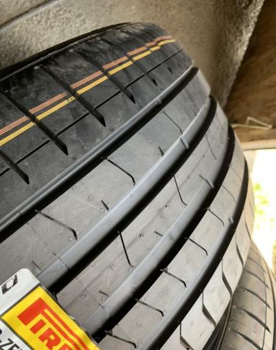 Pirelli P Zero PZ4 245/45 R20 и 275/40 R20