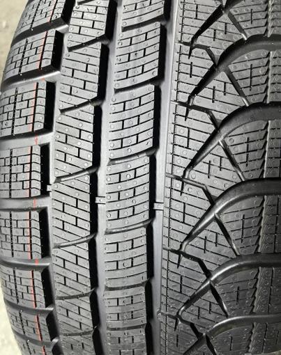 Pirelli P Zero Winter 245/40 R20 99V