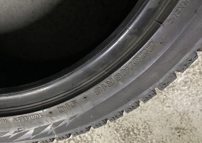 Bridgestone Blizzak VRX2 225/45 R18 91Q