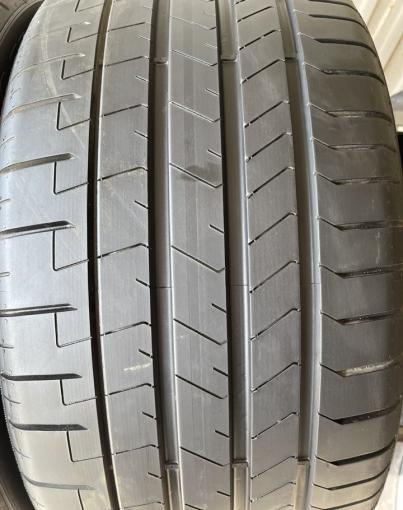 Pirelli P Zero PZ4 265/45 R21 и 295/40 R21 Y