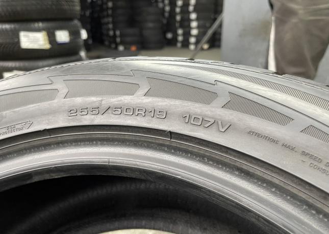 Goodyear UltraGrip Performance 255/50 R19 107V