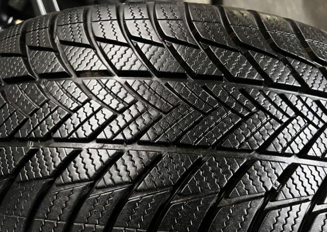 Bridgestone Blizzak LM-500 225/55 R18