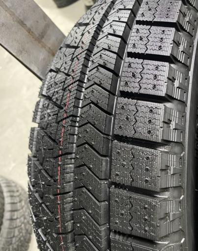 Bridgestone Blizzak VRX 215/65 R16