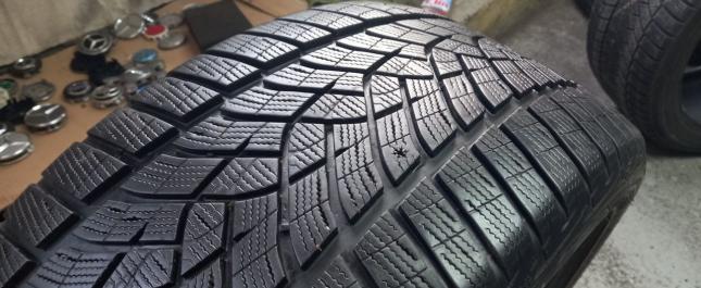 Goodyear UltraGrip Performance 275/40 R21 107V