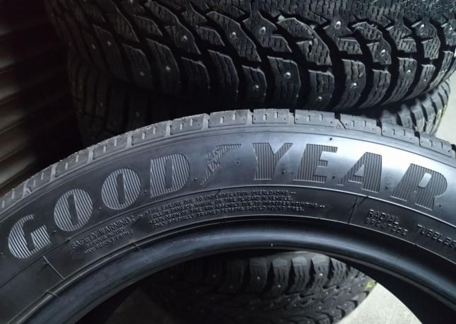 Goodyear EfficientGrip 225/55 R19 99V