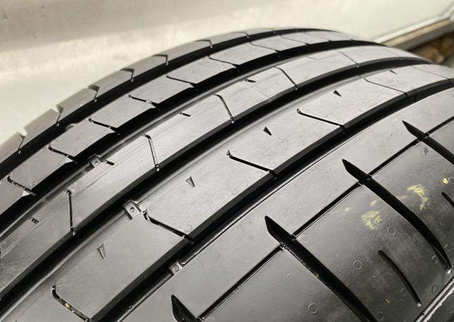 Pirelli P Zero PZ4 235/50 R20 104Y