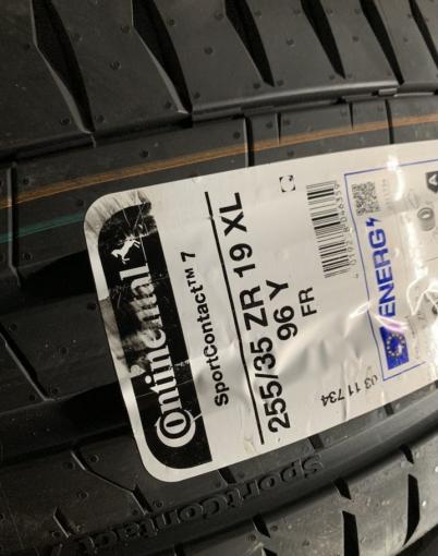 Continental ContiSportContact 7 255/35 R19 и 275/30 R19 96Y