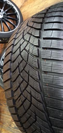 Goodyear UltraGrip Performance 255/40 R19 100V