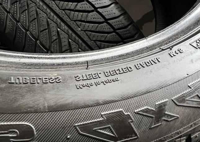 Bridgestone Blizzak LM-32 255/50 R19