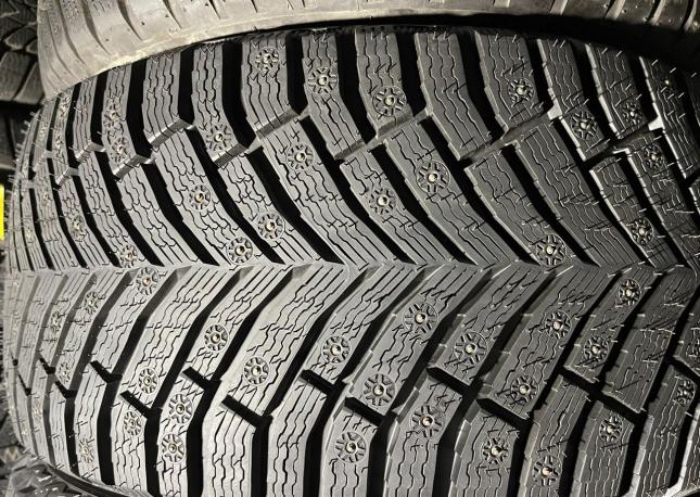 Michelin X-Ice North 4 SUV 245/35 R20 V