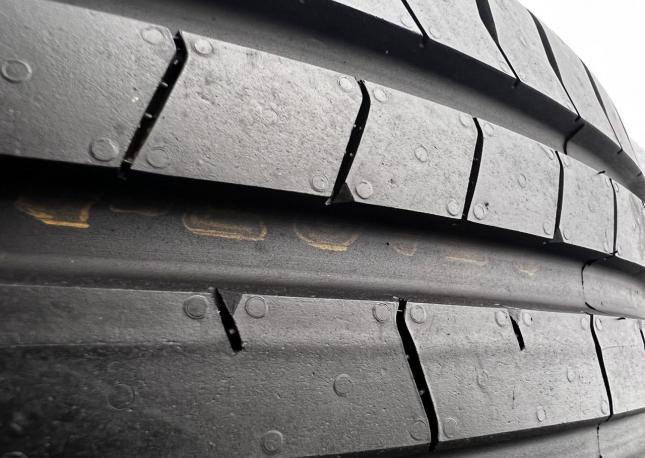Pirelli P Zero II 245/40 R19