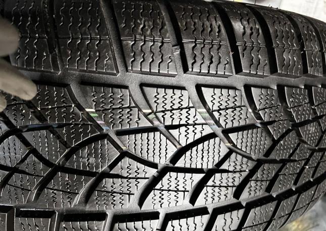 Goodyear UltraGrip Performance 235/55 R18