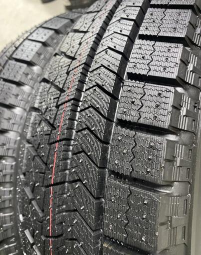 Bridgestone Blizzak VRX 215/65 R16