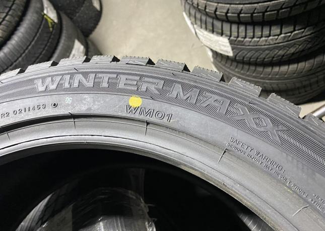 Dunlop Winter Maxx WM01 245/45 R19 98T