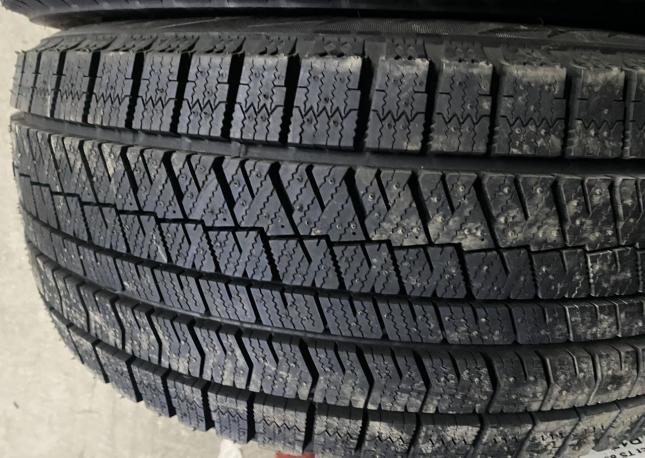 Bridgestone Blizzak Ice 245/45 R18