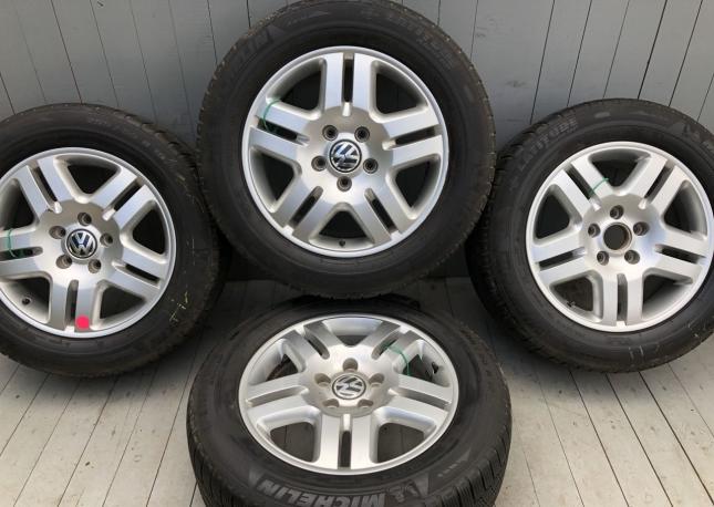 Оригинальные колеса на Volkswagen Touareg R18