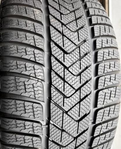 Pirelli Scorpion Winter RFT 275/40 R21 107V