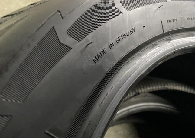 Goodyear UltraGrip Performance Gen-1 215/65 R17 99V