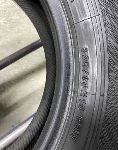 Yokohama Advan dB V552 225/60 R16