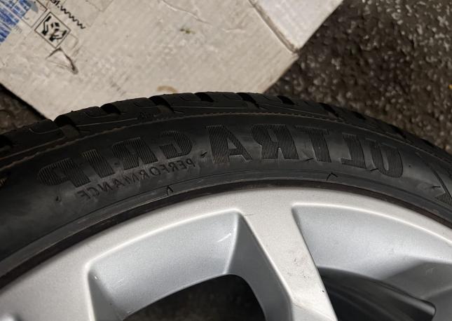 Goodyear UltraGrip Performance 245/40 R18