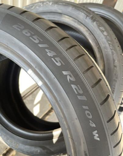 Pirelli P Zero PZ4 265/45 R21 и 295/40 R21 Y