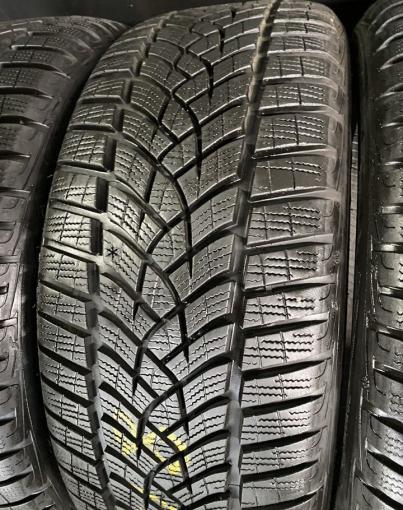 Goodyear UltraGrip Performance 215/45 R18