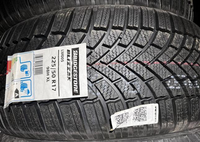 Bridgestone Blizzak LM005 DriveGuard 225/50 R17