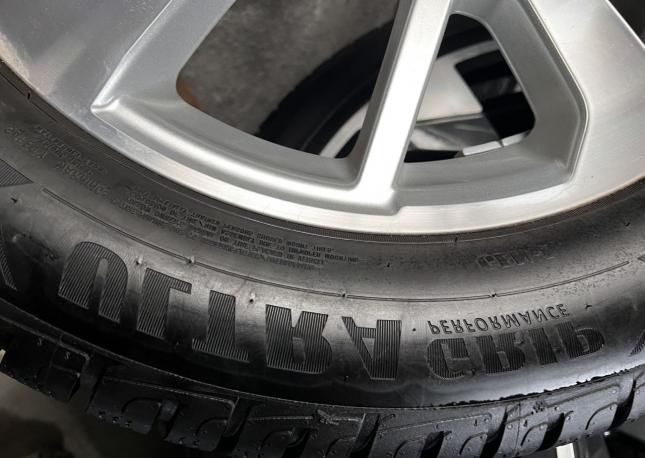 Goodyear UltraGrip Performance 235/55 R18