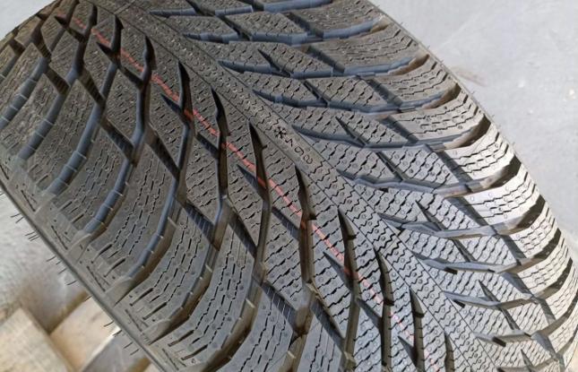 Nokian Tyres Hakkapeliitta R3 255/35 R20