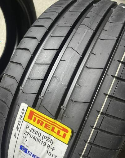 Pirelli P Zero PZ4 245/45 R19 и 275/40 R19 Y