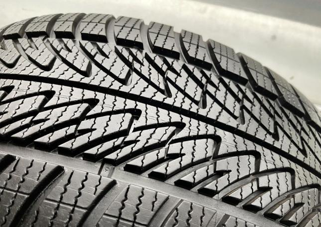 Goodyear UltraGrip 8 285/45 R20