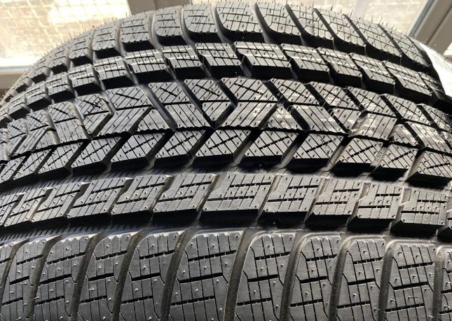 Pirelli Scorpion Winter 315/35 R22 и 275/40 R22 108V