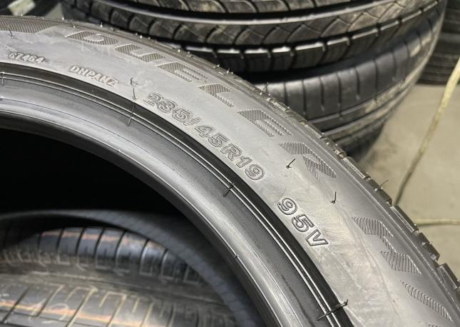 Bridgestone Potenza S001 235/45 R19 95V