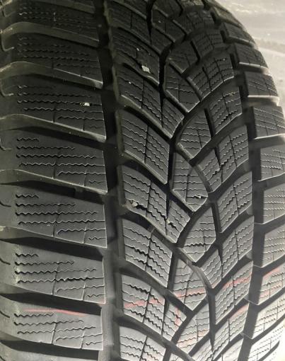 Goodyear UltraGrip Performance 235/45 R18