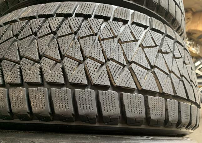 Bridgestone Blizzak DM-V2 275/45 R20