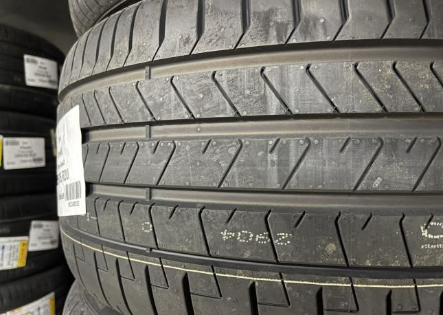 Pirelli P Zero PZ4 255/40 R20 и 285/35 R20 Y