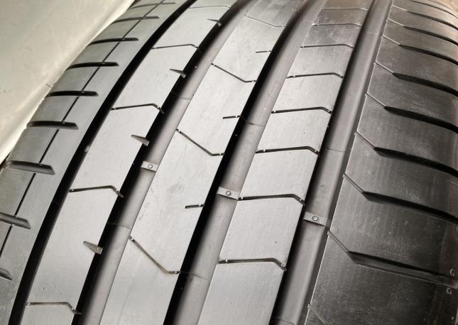 Pirelli P Zero PZ4 275/30 R21 98Y