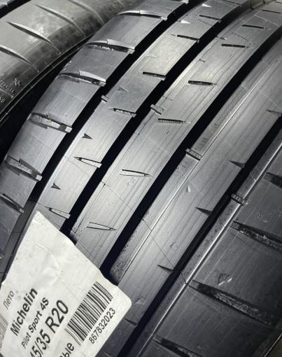 Michelin Pilot Sport 4 S Acoustic 245/35 R20 и 305/30 R20 Y