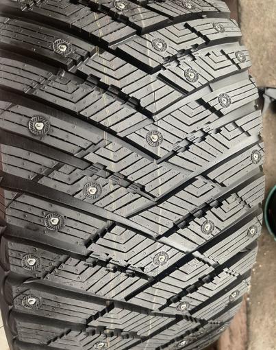 Goodyear UltraGrip Ice Arctic SUV 275/40 R20 106T