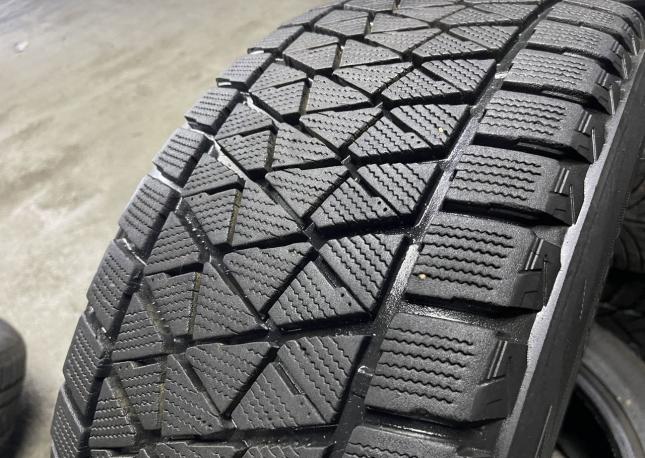 Bridgestone Blizzak DM-V2 275/45 R20 110T