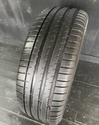 Michelin Pilot Sport 4 235/60 R18